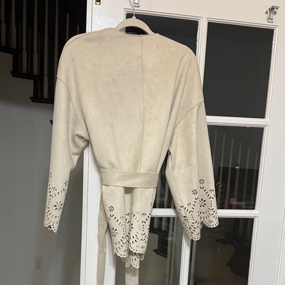 NWT Size Large Zara Faux Suede Cream Belted Blazer with Cutout Details - Picture 4 of 4